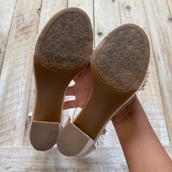 Kelly & Katie Silver Pearl Heels - Picture 6 of 6